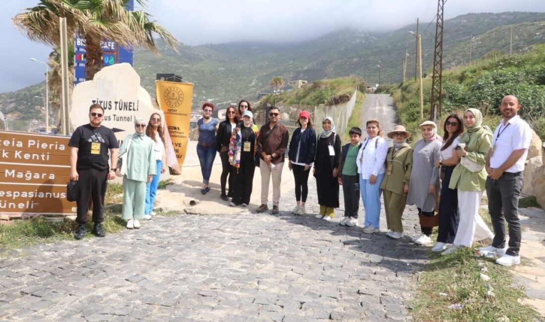 Hatay’da “Şehir ve Kültür Akademisi” programı kapsamında öğretmenler, Samandağ’daki tarihi