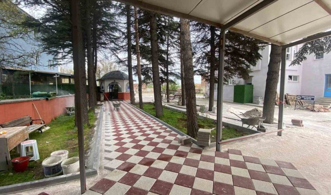 İnönü Belediyesi tarafından Oklubalı Mahallesi’nde başlatılan okul duvarı yapımı ve