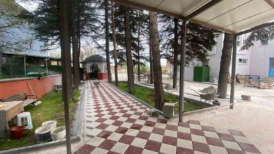 İnönü Belediyesi tarafından Oklubalı Mahallesi’nde başlatılan okul duvarı yapımı ve