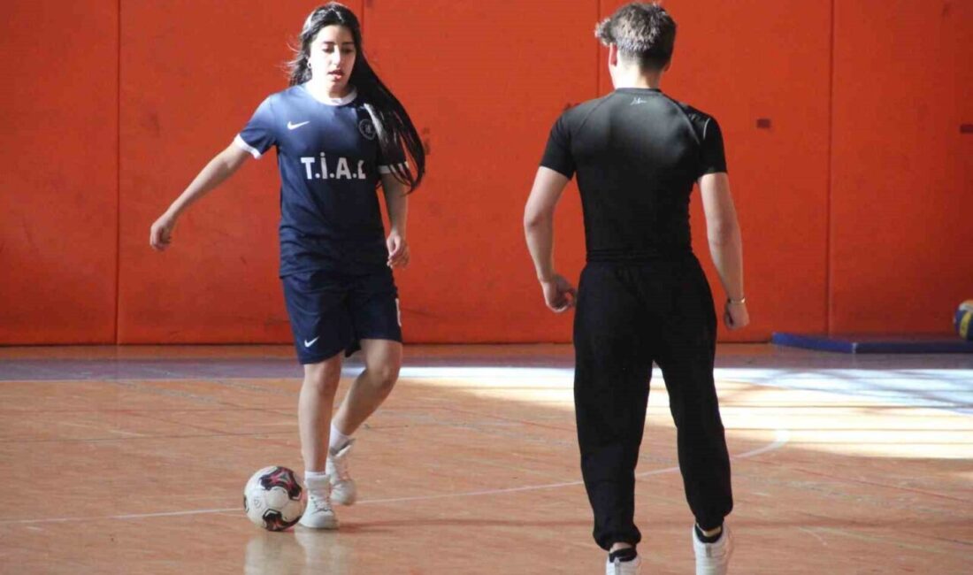 Erzurum’un Yakutiye ilçesinde bulunan Tevfik İleri Anadolu Lisesi’nde görev yapan
