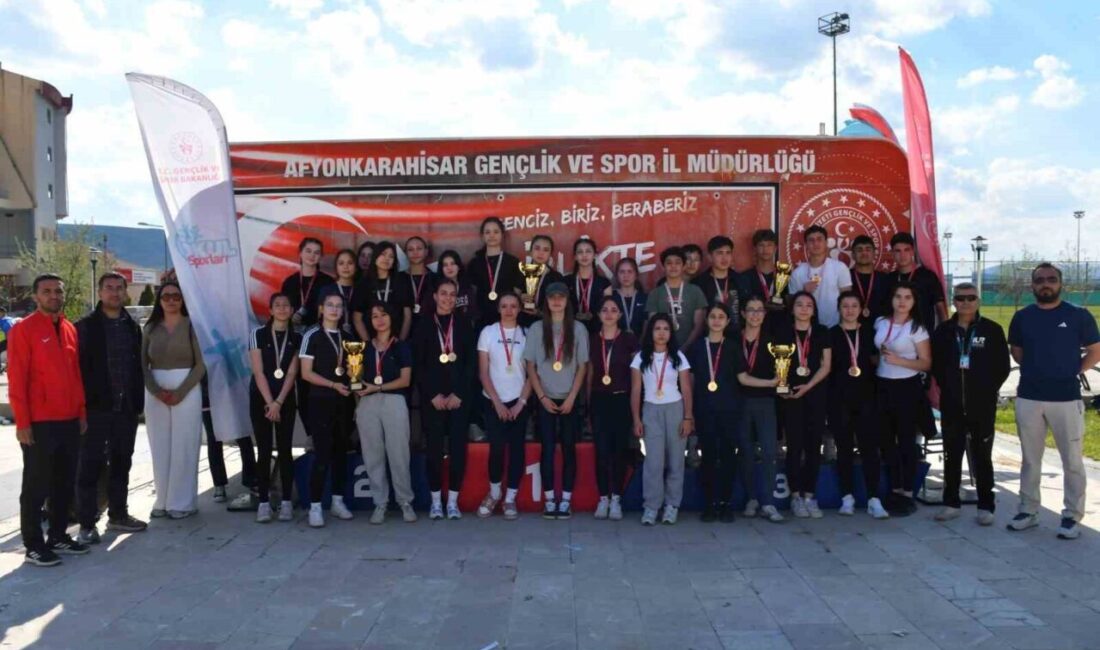 Afyonkarahisar’da Okul Sporları çerçevesinde düzenlenen Yıldız, Genç A ve Genç