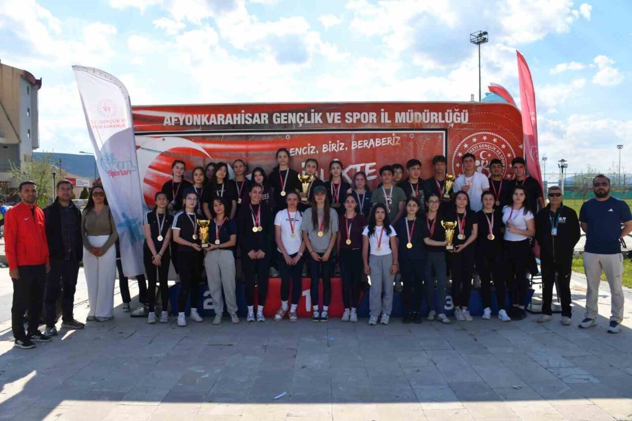 Afyonkarahisar’da Okul Sporları çerçevesinde düzenlenen Yıldız, Genç A ve Genç