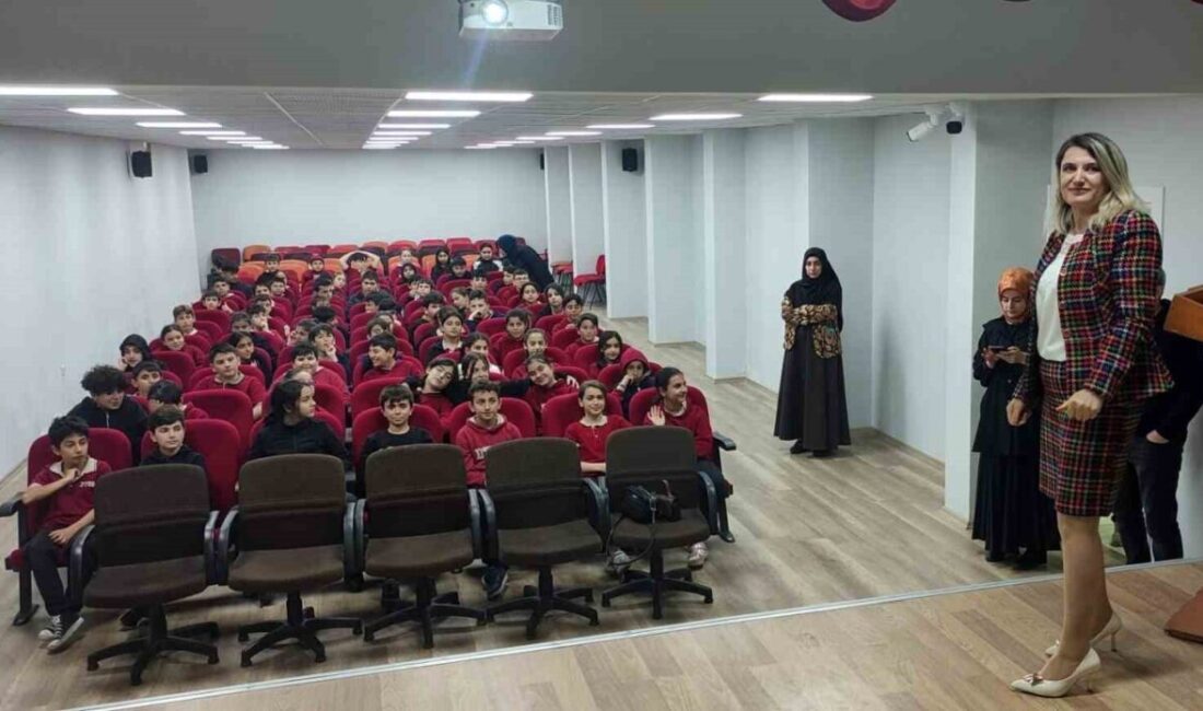 Erzincan’da Demirkent TOKİ Ortaokulu, Bilim Söyleşileri kapsamında düzenlenen etkinlikte, öğrencilerde