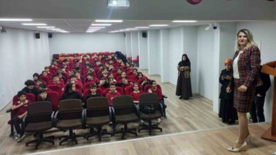 Erzincan’da Demirkent TOKİ Ortaokulu, Bilim Söyleşileri kapsamında düzenlenen etkinlikte, öğrencilerde