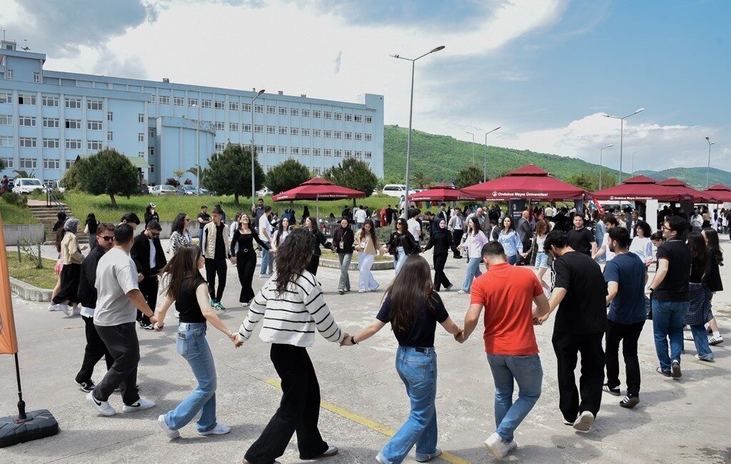 Ondokuz Mayıs Üniversitesi tarafından geleneksel olarak düzenlenen Bahar Şenliği, yoğun