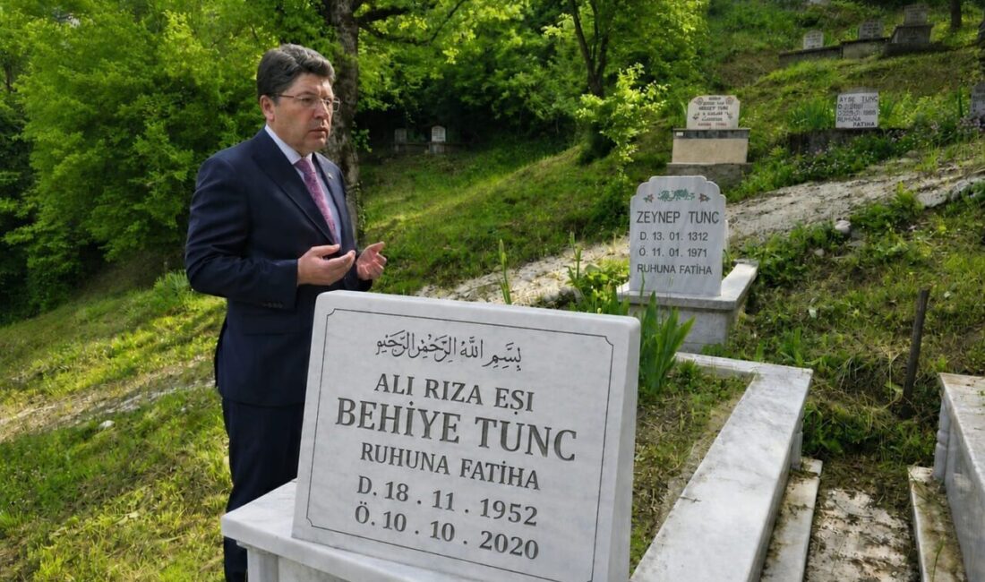 Eski Adalet Bakanı Yılmaz Tunç, 10 Mayıs Anneler Günü nedeniyle