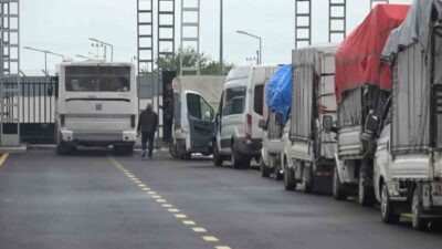 Türkiye’de yaşayan Suriyelilerin, Kilis’teki Öncüpınar Gümrük Kapısı üzerinden ülkelerine gönüllü