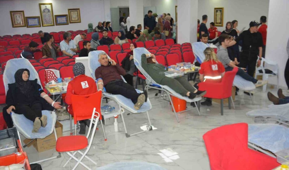 Ordu’nun Ünye ilçesinde, Kızılay Kulübü öğrencileri öğretmenlerinin öncülüğünde düzenledikleri kan
