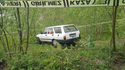 Ordu’nun Kabadüz ilçesinde kontrolden çıkan otomobilin fındık bahçesine girmesi sonucu