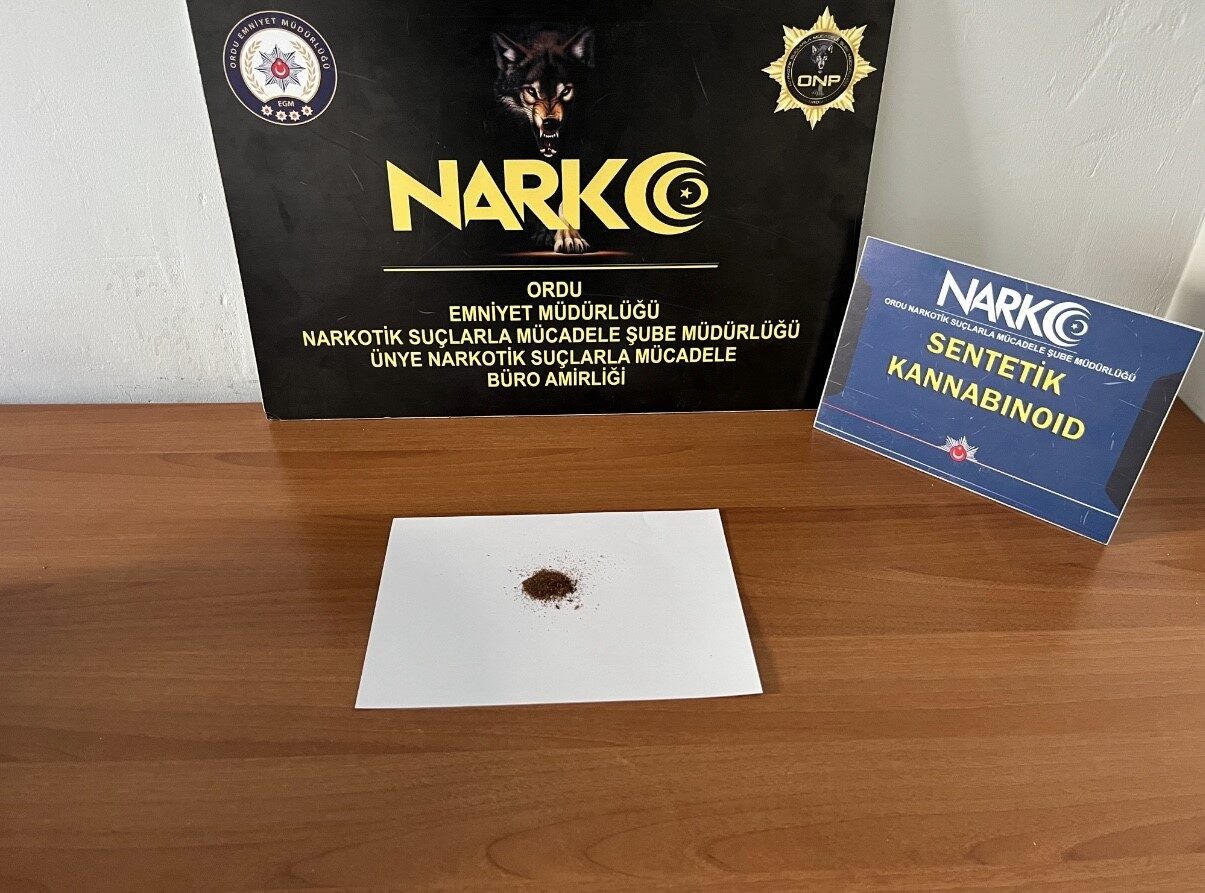 Ordu’da düzenlenen uyuşturucu operasyonunda gözaltına alınan bir şüpheli, sevk edildiği