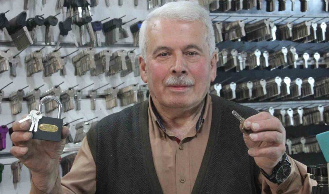 Ordu’nun Altınordu ilçesinde çilingir ustası Zekeriya Şentürk, yarım asrı aşkındır