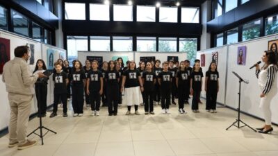 Kartepe ilçesinde ortaokul öğrencileri tarafından hazırlanan “Barış Manço” temalı sanat