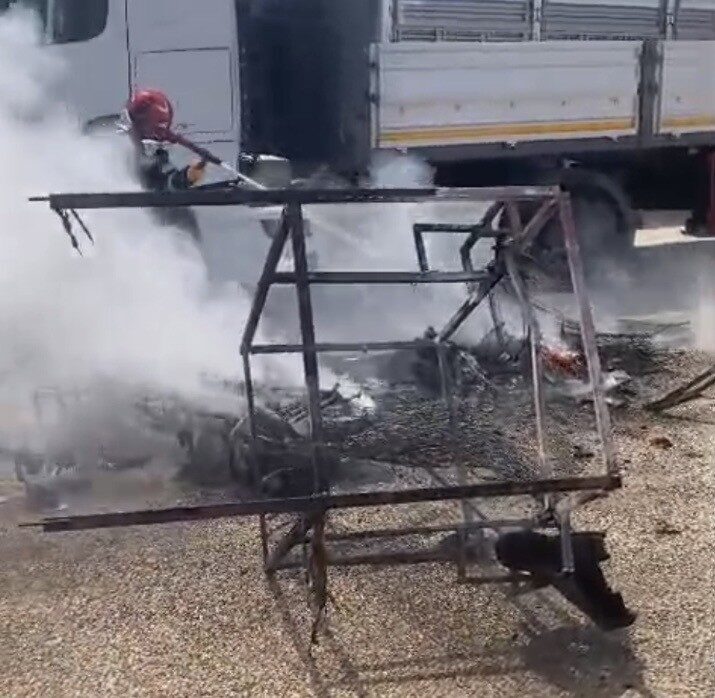 Osmaniye’de park halindeki elektrikli motorda çıkan yangın itfaiye ekiplerinin müdahalesiyle