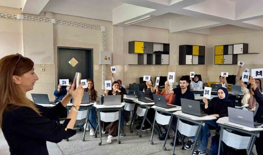 Osmaniye’de BTK Akademi tarafından düzenlenen “Üretken Yapay Zeka Araçları” eğitimi,