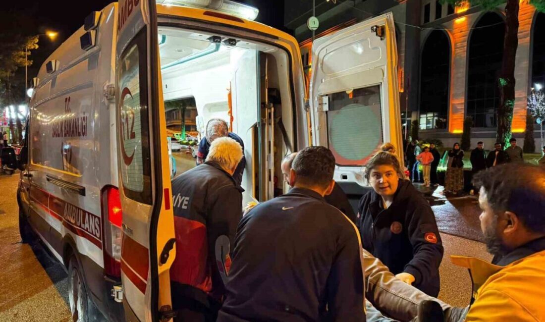 Osmaniye’nin Düziçi ilçesinde iki otomobilin çarpışması sonucu meydana gelen trafik