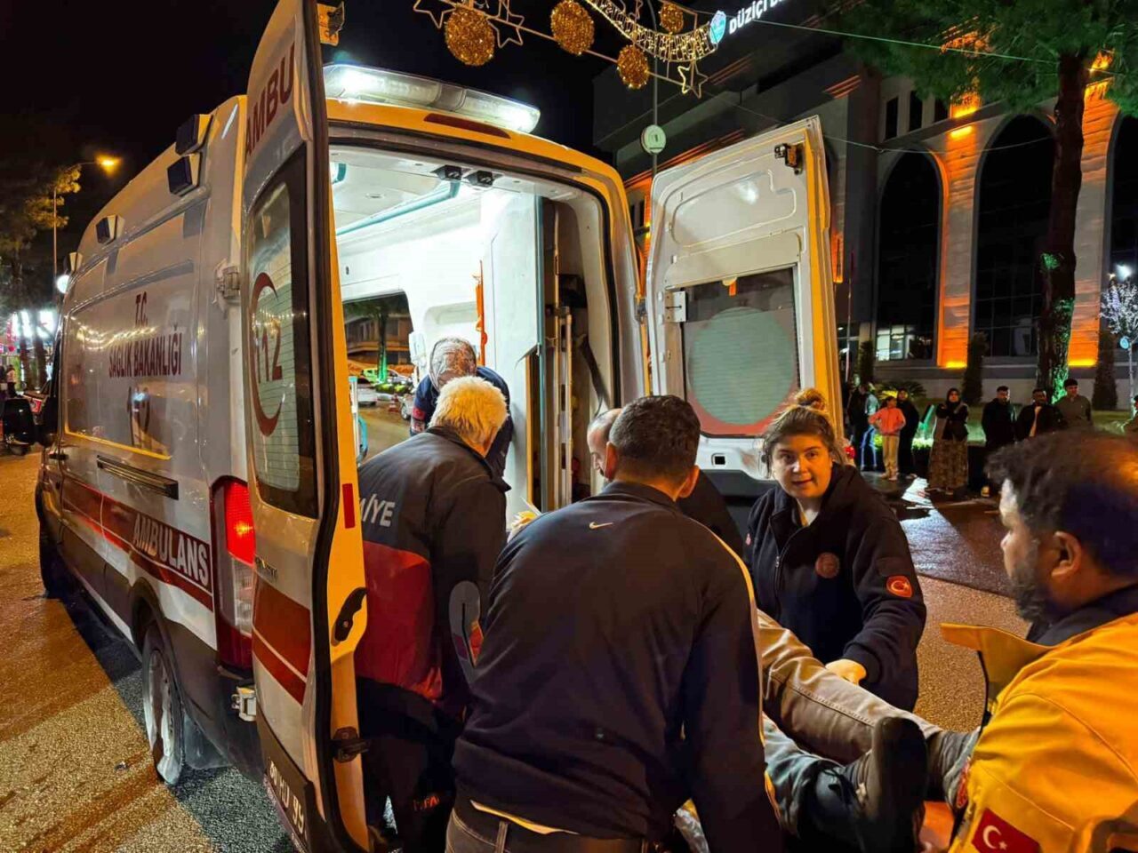 Osmaniye’nin Düziçi ilçesinde iki otomobilin çarpışması sonucu meydana gelen trafik