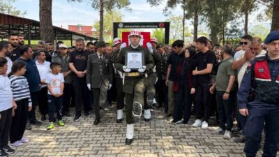 Türk Silahlı Kuvvetleri bünyesinde Hava Savunma Astsubay Kıdemli Başçavuş rütbesiyle