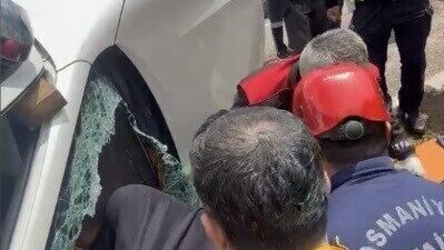 Osmaniye’de yağış nedeniyle kontrolden çıkan pikabın yan yatması sonucu meydana