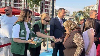 Osmaniye’de Kurban Bayramı dolayısıyla düzenlenen bayramlaşma programında protokol üyeleri, gaziler,