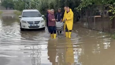 Osmaniye’nin Düziçi ilçesinde sabah saatlerinde etkili olan şiddetli yağış nedeniyle
