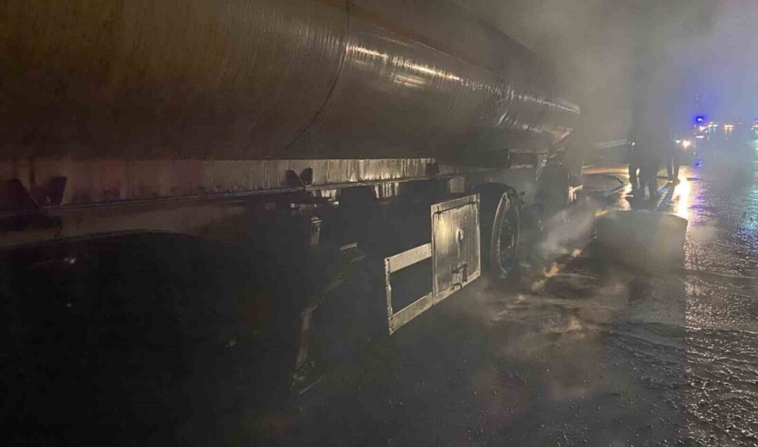 Osmaniye’de TAG Otoyolu üzerinde seyir halindeki tanker çıkan yangında alevlere