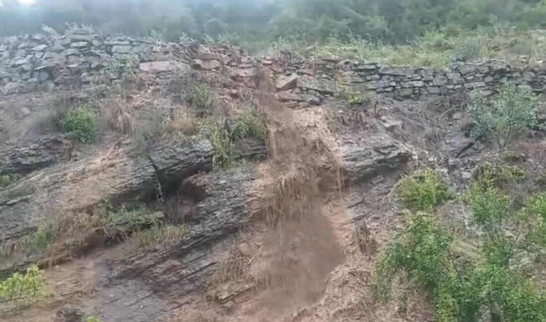 Osmaniye’nin Bahçe ilçesinde sabah saatlerinde etkili olan sağanak yağış nedeniyle