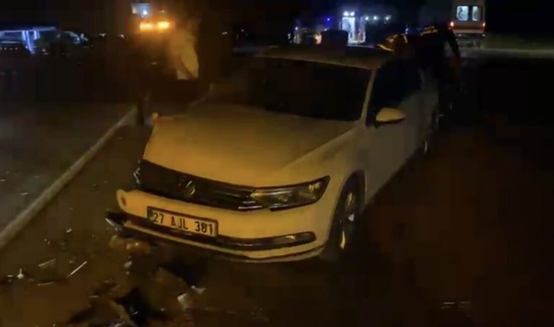 Osmaniye’nin Bahçe ilçesinde tanker ile 2 otomobilin karıştığı trafik kazasında