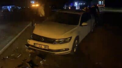 Osmaniye’nin Bahçe ilçesinde tanker ile 2 otomobilin karıştığı trafik kazasında