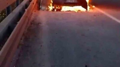 İstanbul Bursa otobanında seyir halindeki cip alev alev yandı. Araç