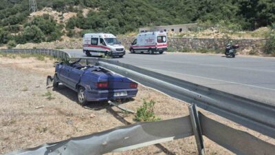 Muğla’nın Bodrum ilçesinde virajı alamayan otomobil çelik bariyerlerin altına girdi,