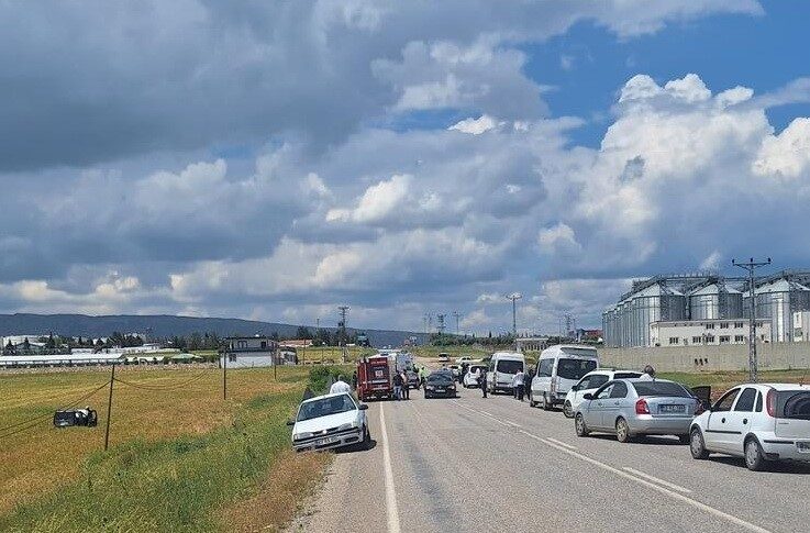 Adıyaman’da otomobil ile hafif ticari aracın çarpışması sonucu meydana gelen