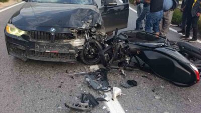 Antalya’nın Gazipaşa ilçesinde meydana gelen trafik kazasında otomobil ile motosikletin
