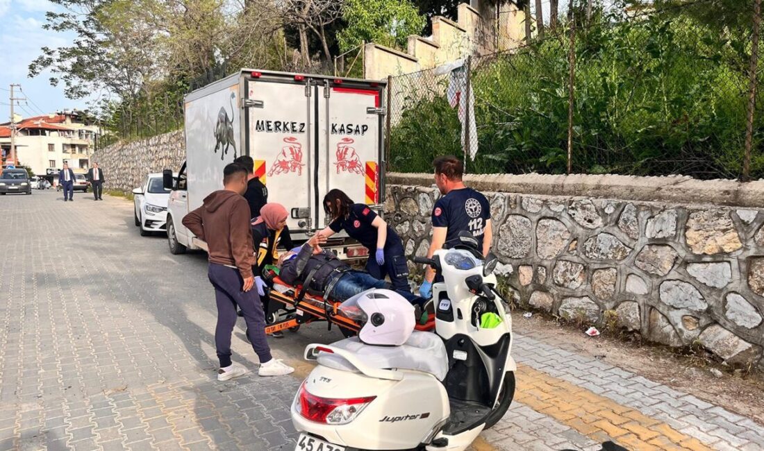 Manisa’nın Kula ilçesinde otomobil ile motosikletin çarpıştığı trafik kazasında motosiklet