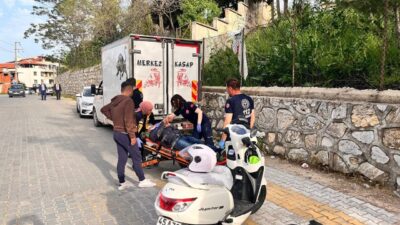 Manisa’nın Kula ilçesinde otomobil ile motosikletin çarpıştığı trafik kazasında motosiklet