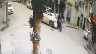 Bursa’nın İnegöl ilçesinde meydana gelen kazada otomobil ile çarpışan motosikletin