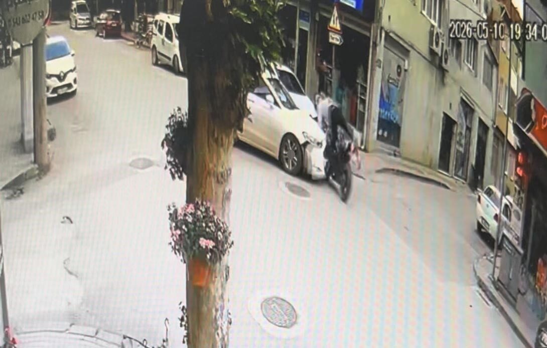 Bursa’nın İnegöl ilçesinde meydana gelen kazada otomobil ile çarpışan motosikletin
