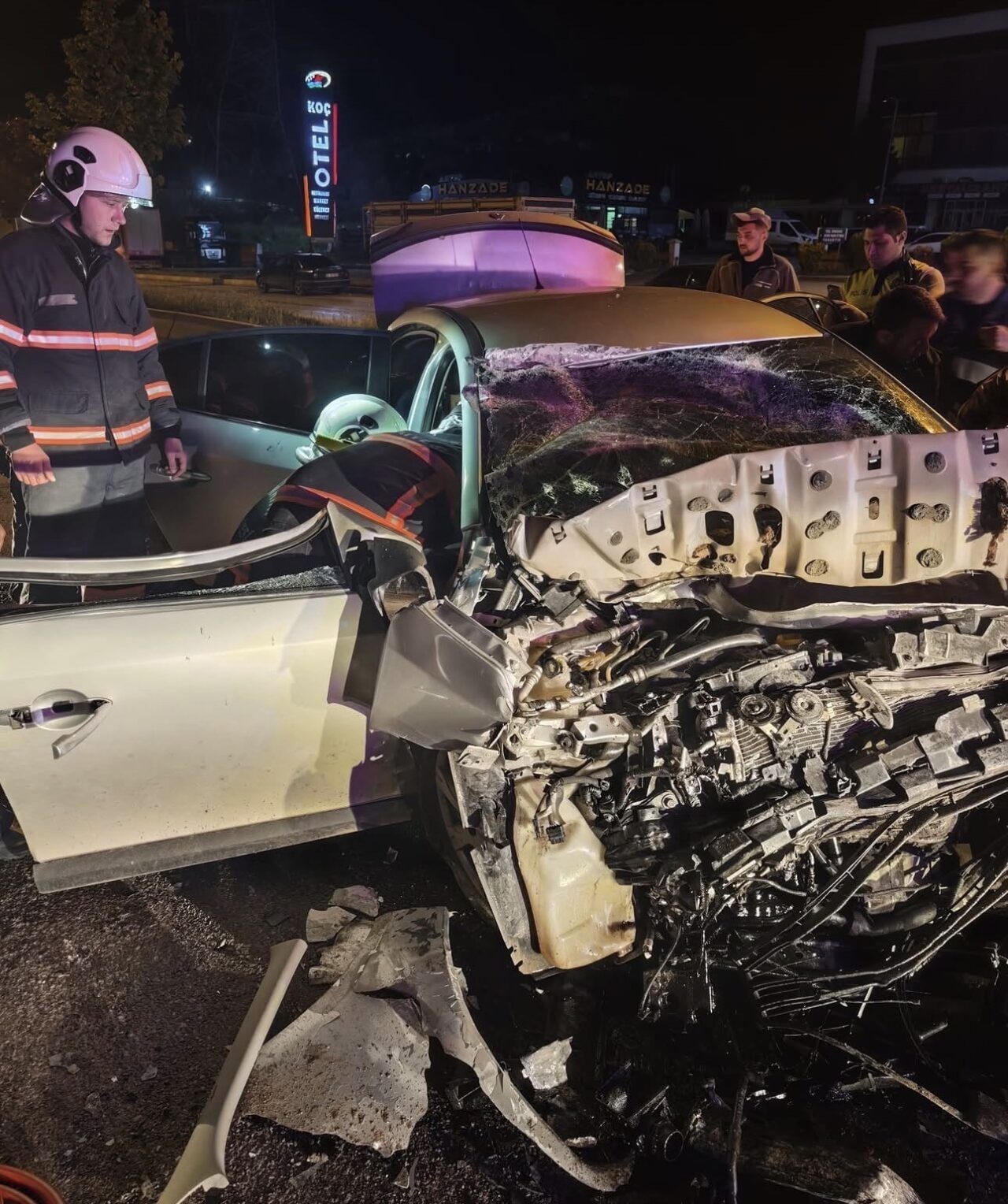 Çankırı’da kamyona arkadan çarpan otomobildeki 1 kişi hayatını kaybetti, 1