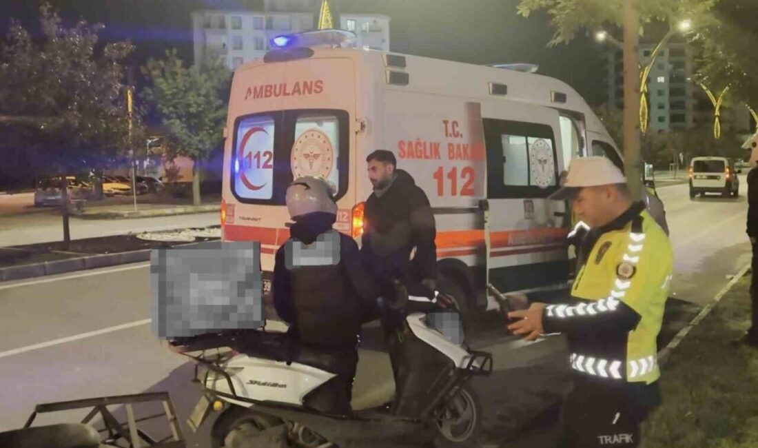 Aksaray’da önünde seyreden motosiklete çarpan otomobilin sürücüsü olay yerinden kaçarken,