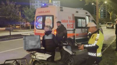 Aksaray’da önünde seyreden motosiklete çarpan otomobilin sürücüsü olay yerinden kaçarken,