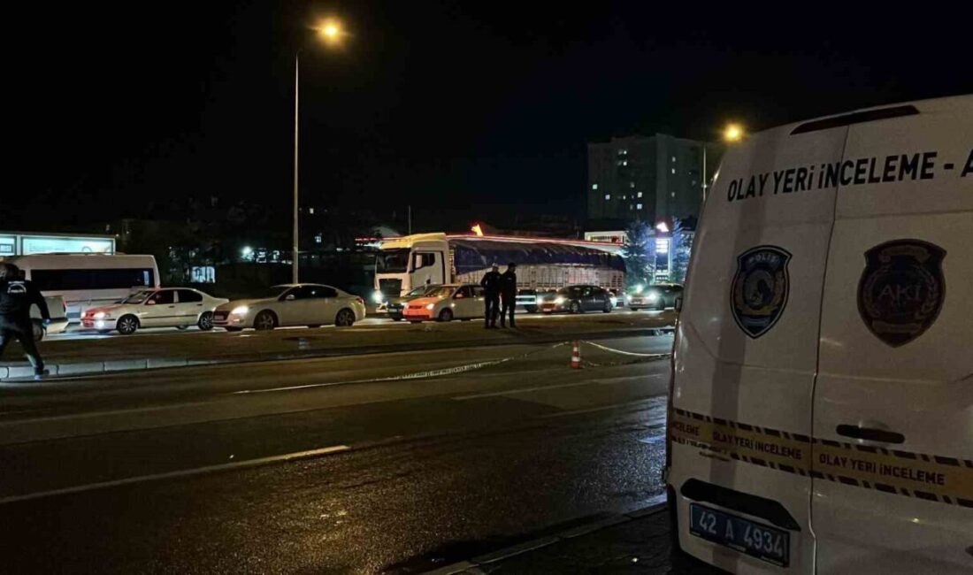 Konya’da caddede karşıdan karşıya geçmek isteyen kadın, otomobilin çarpması sonucu
