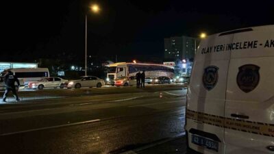 Konya’da caddede karşıdan karşıya geçmek isteyen kadın, otomobilin çarpması sonucu