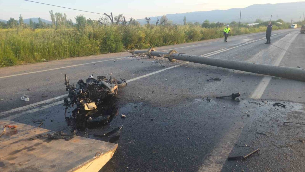 Bursa’nın Orhangazi ilçesinde İznik yolu üzerinde seyir halindeki bir otomobil