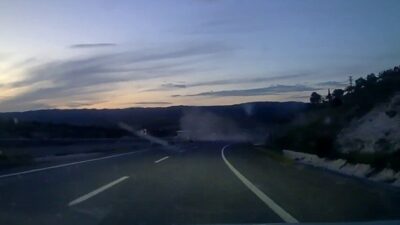 Adıyaman’da bir otomobilin defalarca takla atarak şarampole düştüğü anlar kameralara