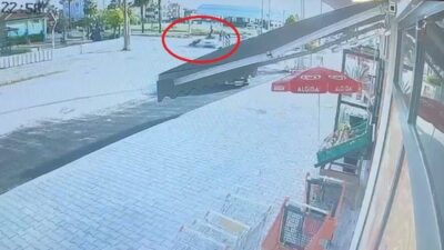 Antalya’nın Manavgat ilçesinde otomobil ile motosikletin çarpışması sonucu meydana gelen