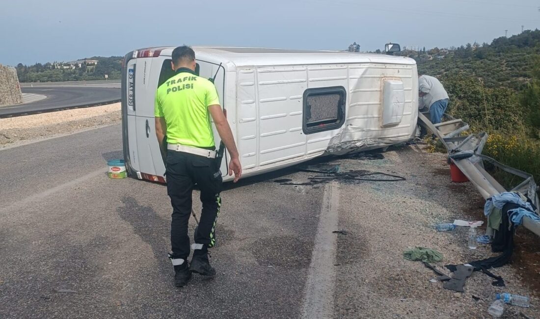 Aydın’ın Kuşadası ilçesinde yolcu minibüsü ile otomobilin çarpışması sonucu meydana