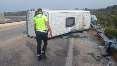 Aydın’ın Kuşadası ilçesinde yolcu minibüsü ile otomobilin çarpışması sonucu meydana