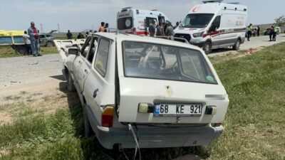 Karaman’da otomobil ile hafif ticari aracın çarpışması sonucu meydana gelen