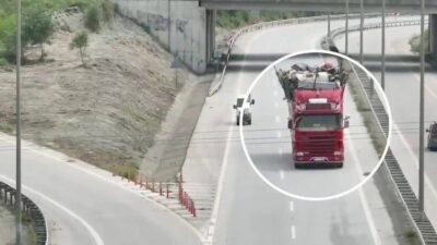 Hatay’da otoyol jandarması tarafından gerçekleştirilen denetimlerde kuralları hiçe sayarak geri