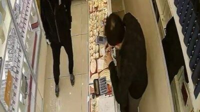 Konya’da bir kuyumcuya gelen kişi, 2 cumhuriyet altınını ‘param gelecek’