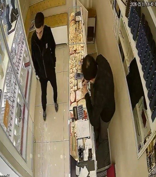 Konya’da bir kuyumcuya gelen kişi, 2 cumhuriyet altınını ‘param gelecek’